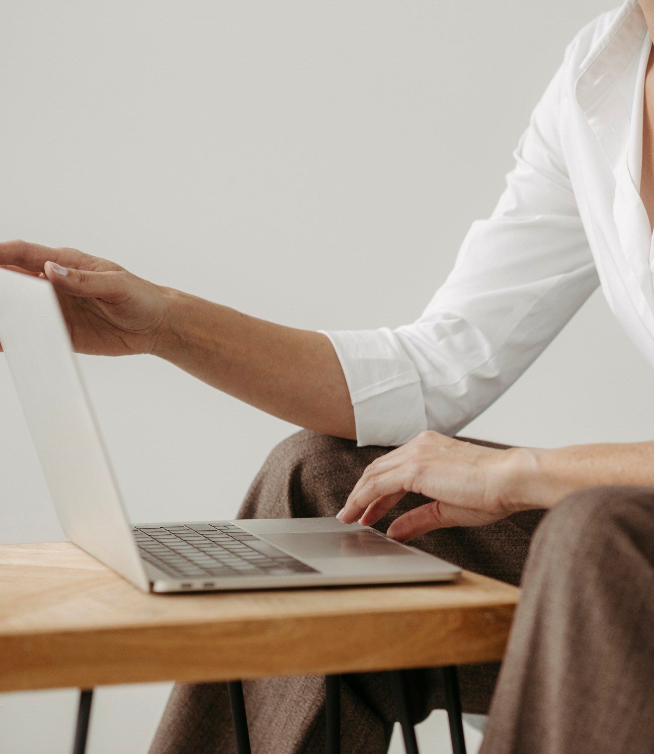 Eva Pock mit Laptop