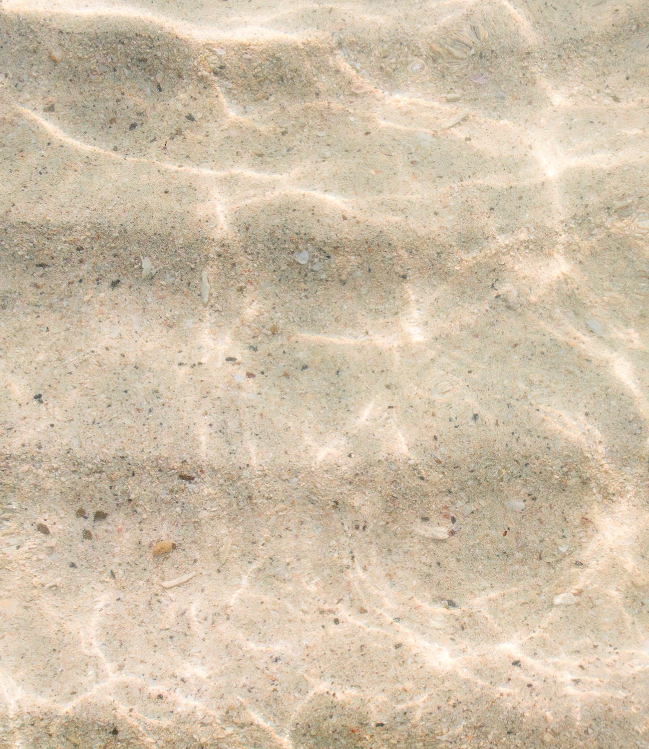 Sanfte Wellen auf dem Wasser stehen für Bewegung und Heilung